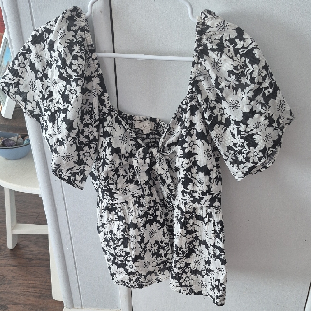 LOFT Black and White Floral Flare Sleeve Blouse. Size M